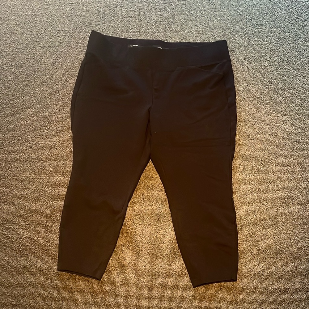 Plus size Torrid black yoga pants with pockets
